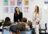 Becky Druhan, ministre de l'Éducation et du Développement de la petite enfance, à droite, et Krista Langille, enseignante de 7e année à l'école Clayton Park Junior High