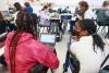 Élèves de 7e année de l'école Clayton Park Junior High utilisant leurs Chromebook pendant le cours de langue